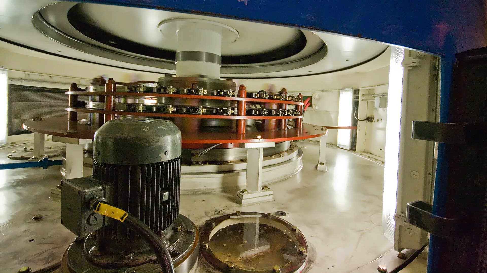 The stator and rotor machinery inside Gordon Power Station
