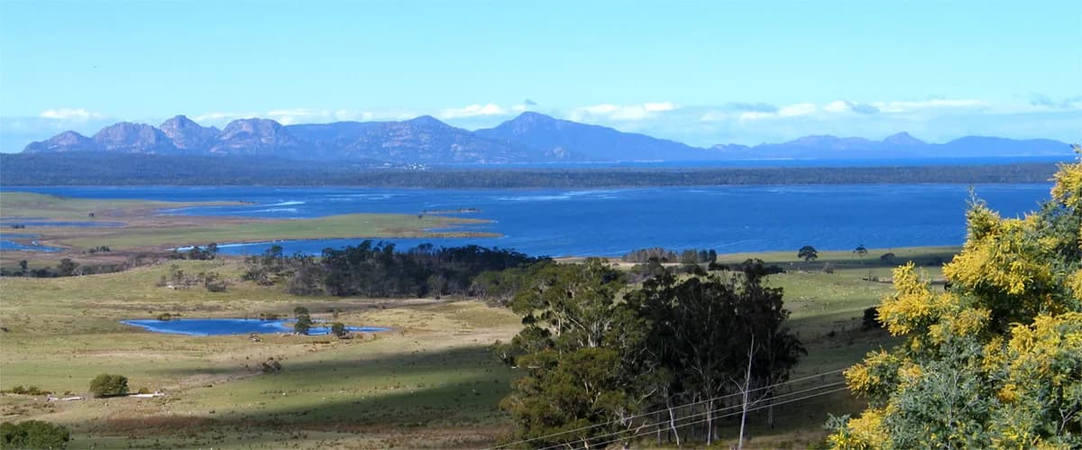 Great Oyster Bay and the Freycinet Peninsula