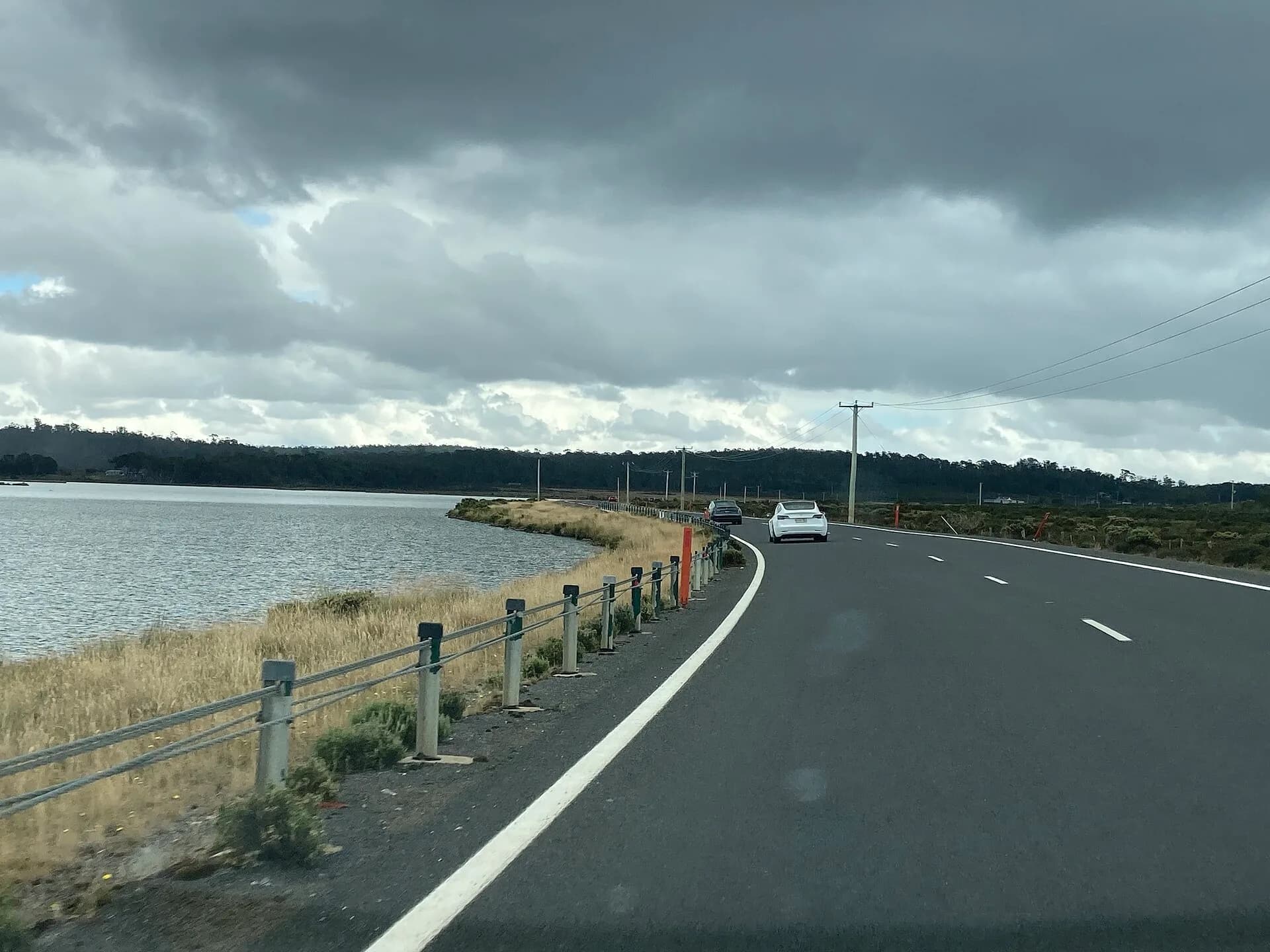 Highland Lakes Road beside yingina / Great Lake