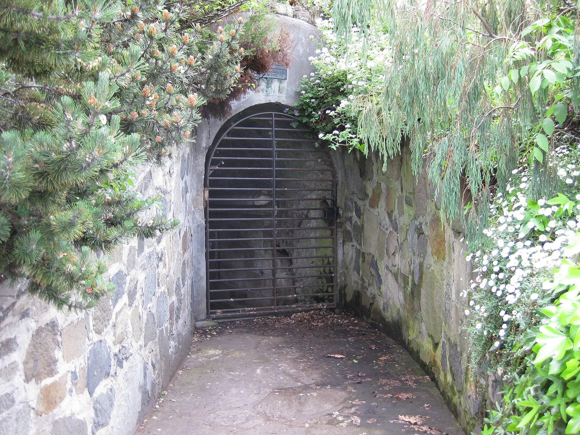 Stone passage at a former Hobart battery