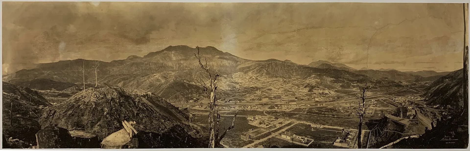 Queenstown streets and mine landscape in 1904