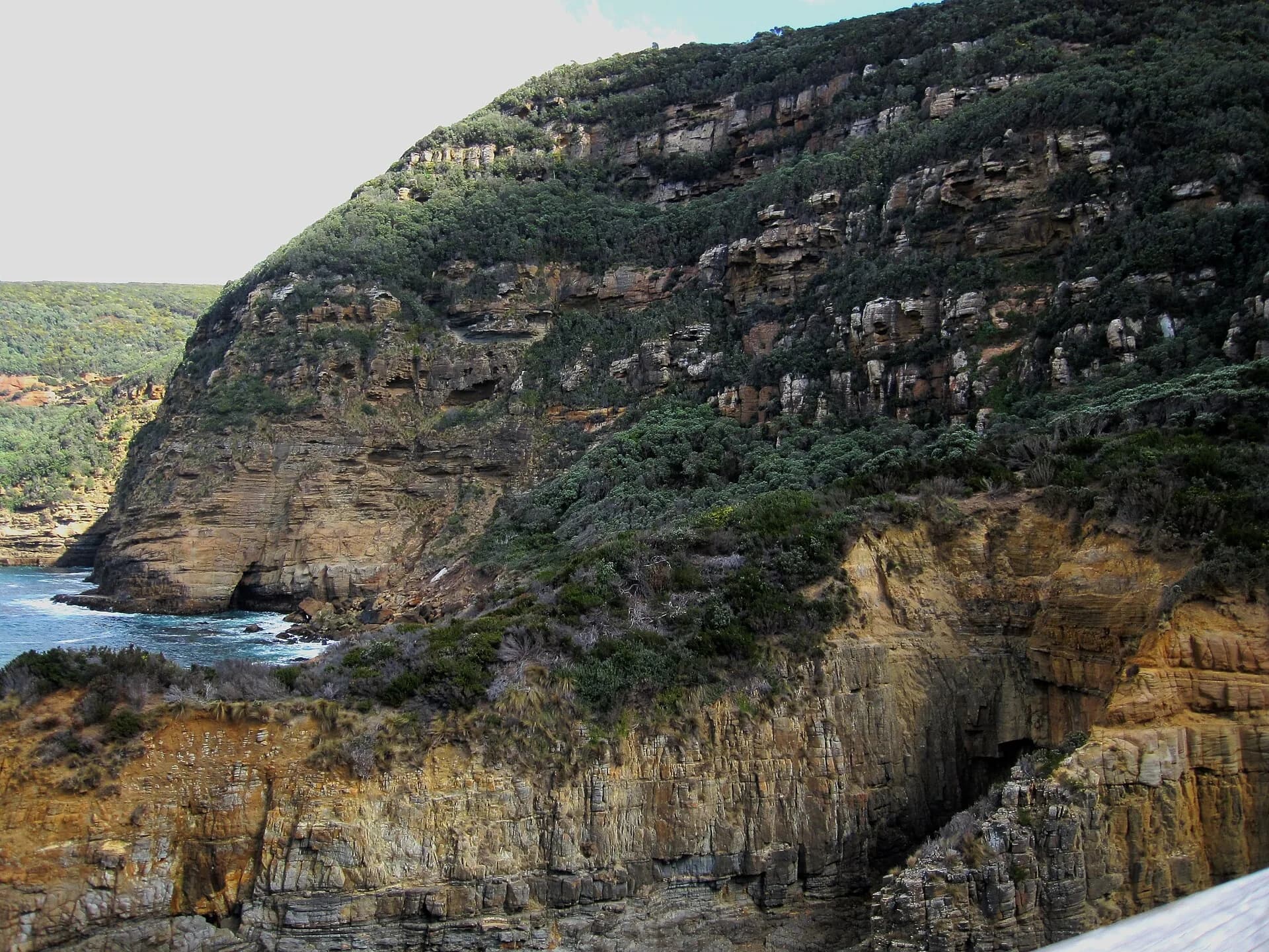 Rugged sandstone coast near Remarkable Cave