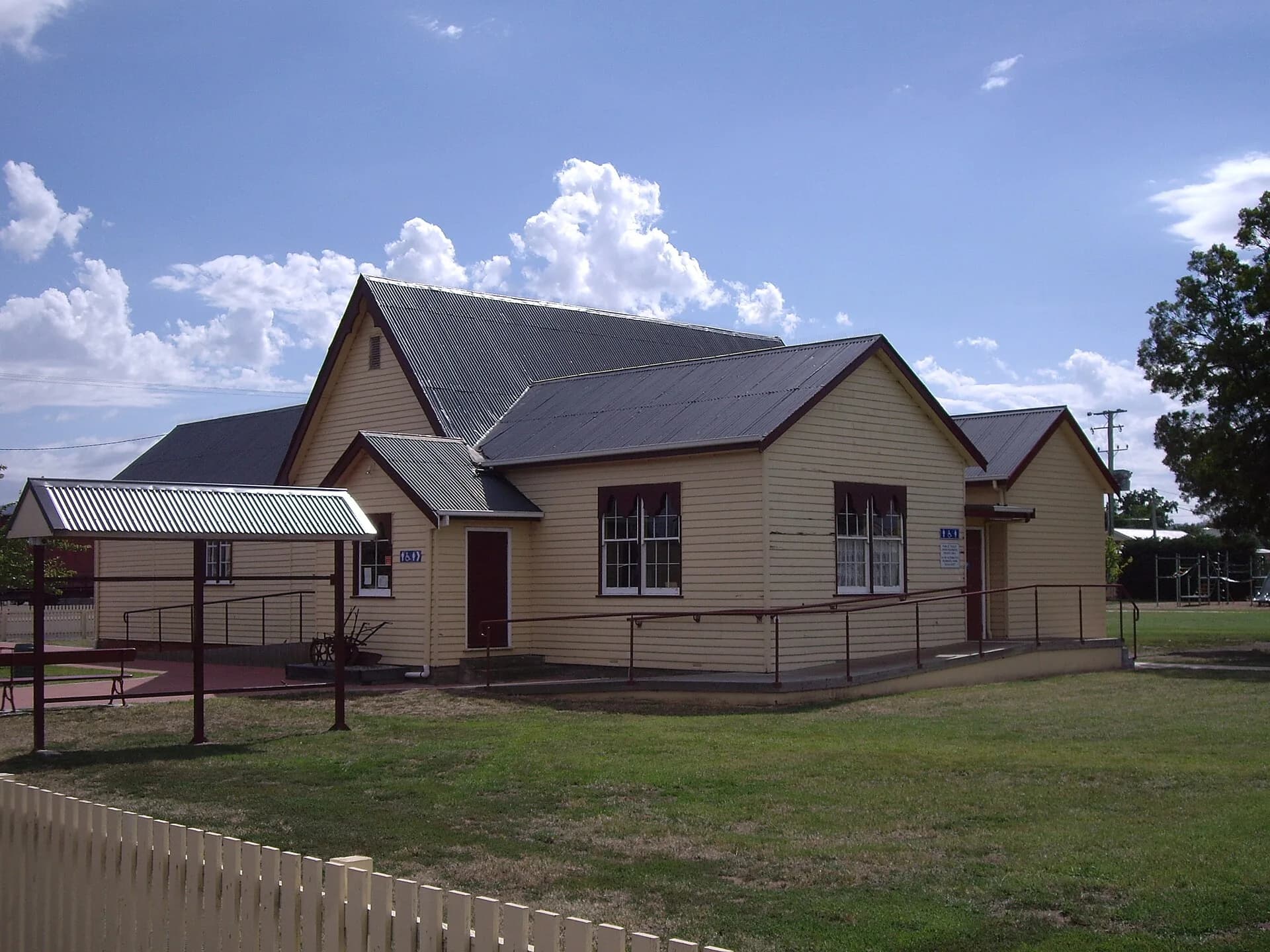 Former visitor information building in Sorell