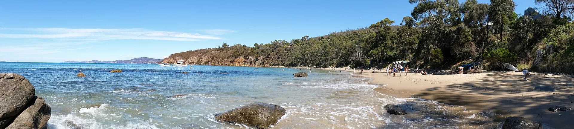 Rocky foreshore at Hinsby Beach in Taroona