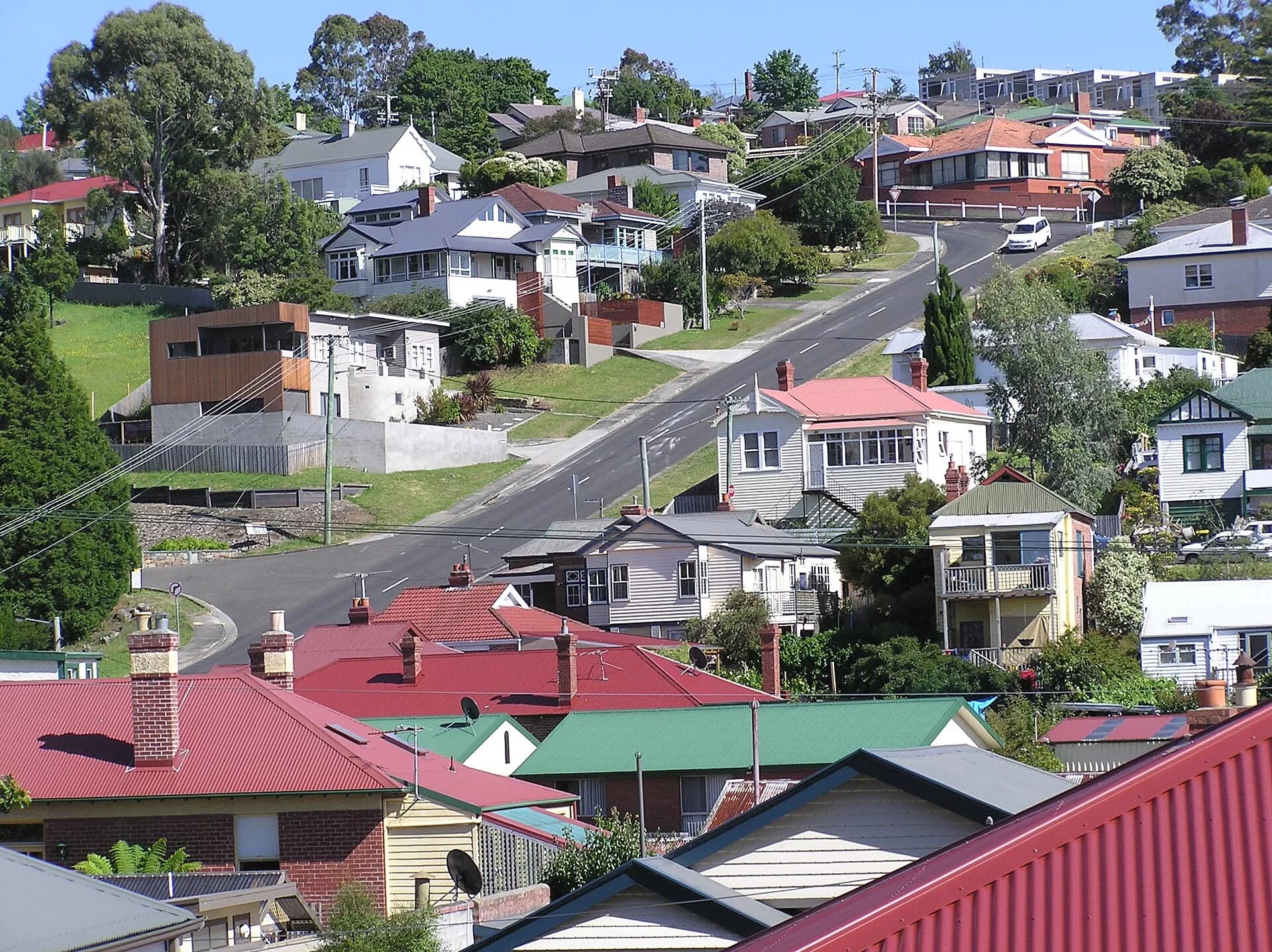 Houses along Mellifont Street in West Hobart