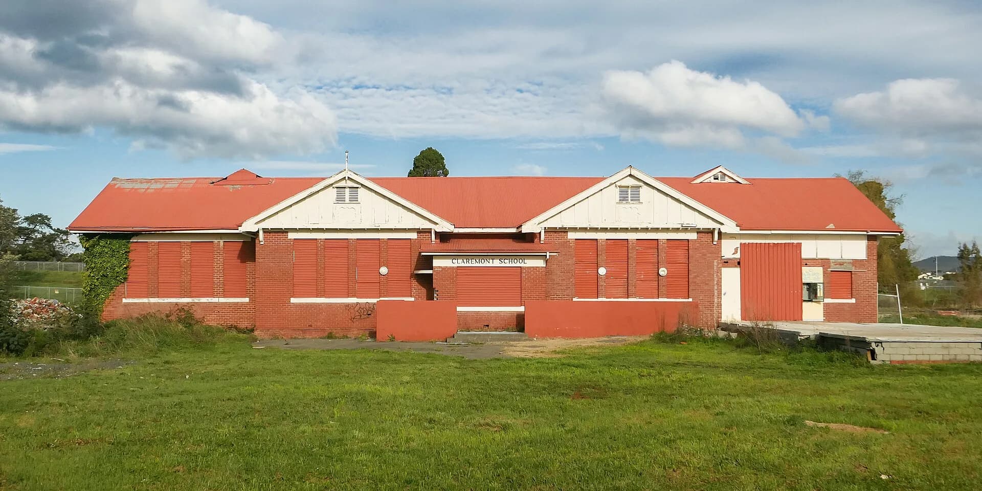 Old Claremont School building