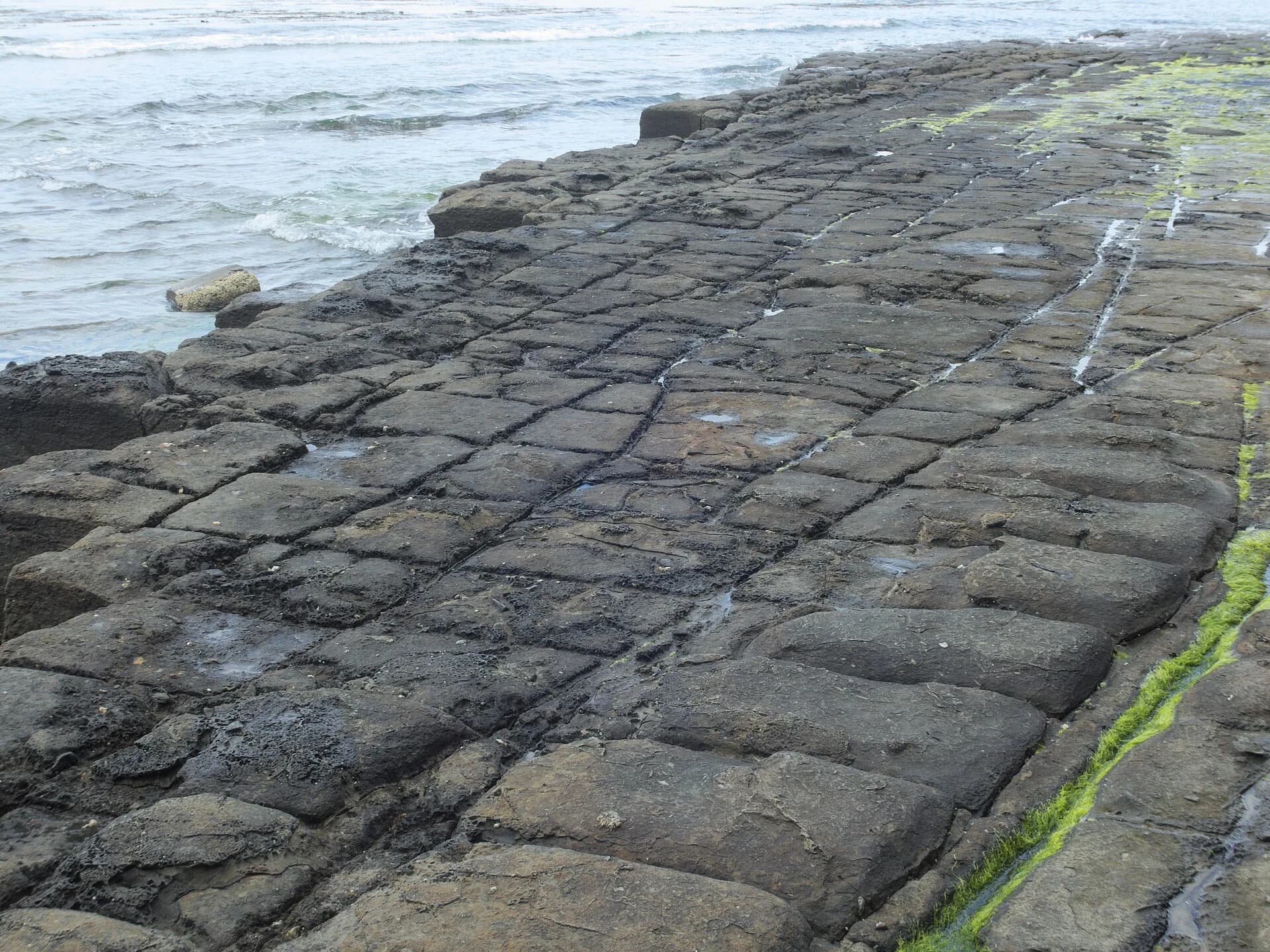 Rectangular joint pattern across Tessellated Pavement