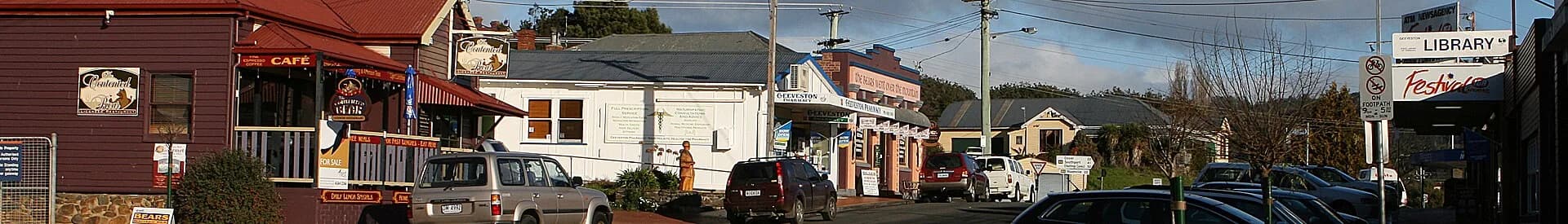 Geeveston town and surrounding green hills