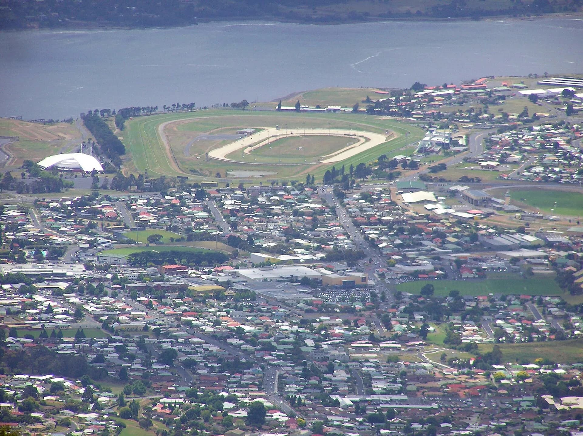 Elwick Bay and the Glenorchy foreshore