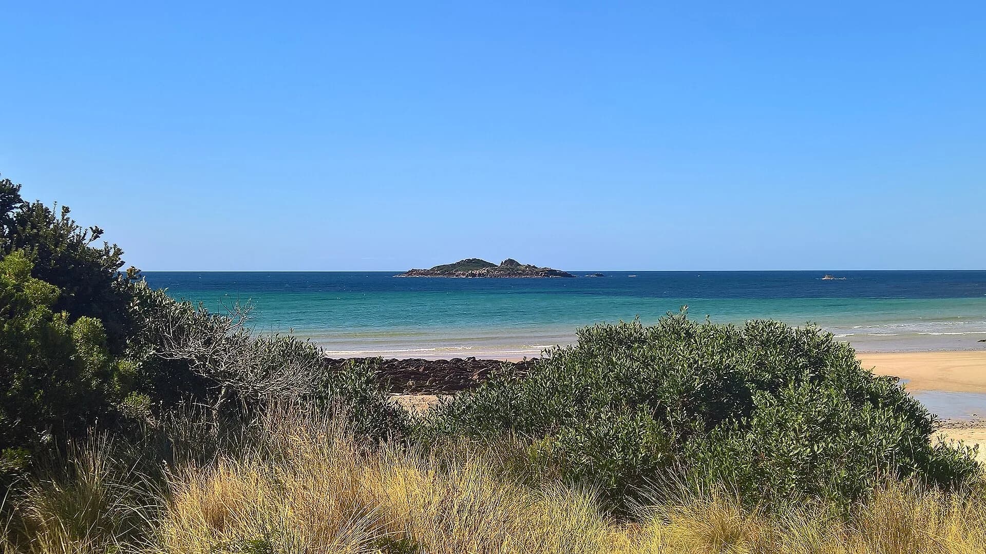 Sisters Island seen from the Rocky Cape coast